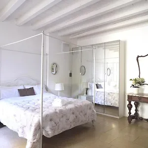 Academia Aparthotel